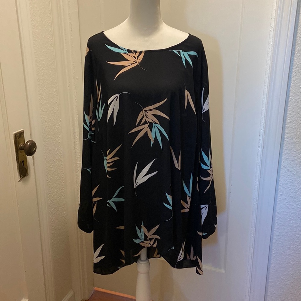 Vince Camuto black top
